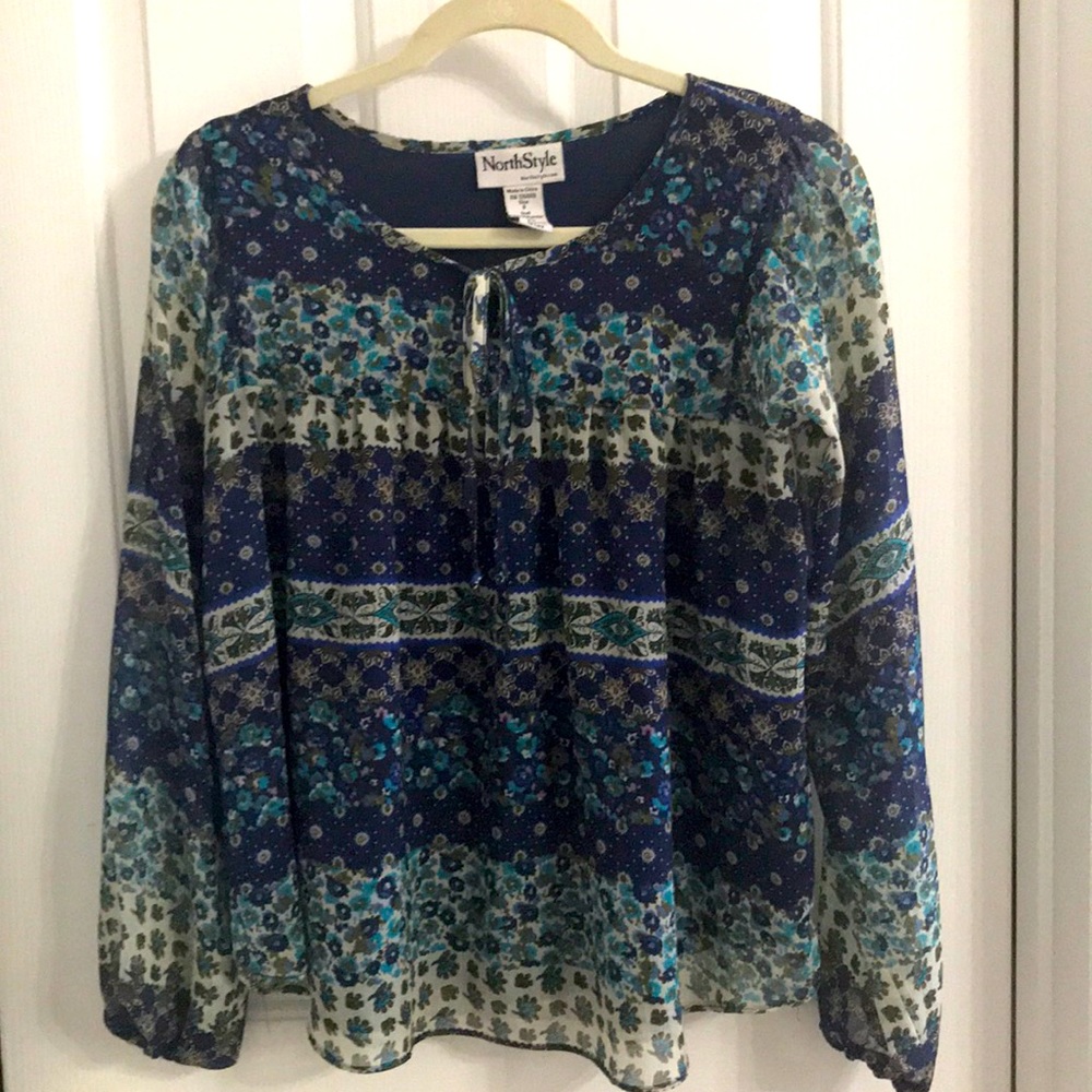 NorthStyle Blouse size small